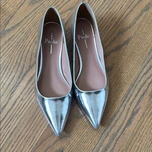 Paolo Silver Kitten Heels size 8- New